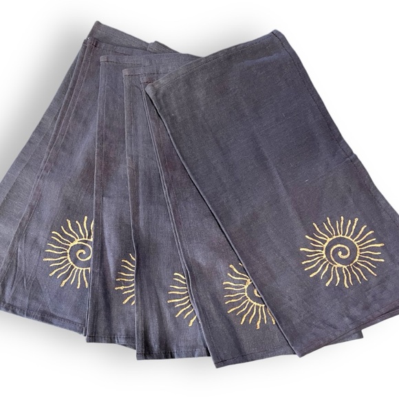 Six Spiral Sun Motif Napkins - Picture 2 of 3